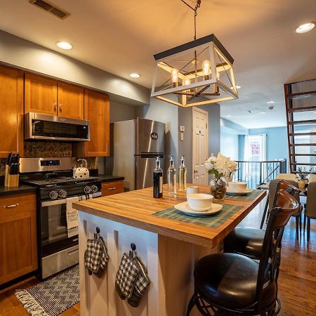 Cozy Townhouse Downtown W/ Game Room & Rooftop Baltimore Exterior foto